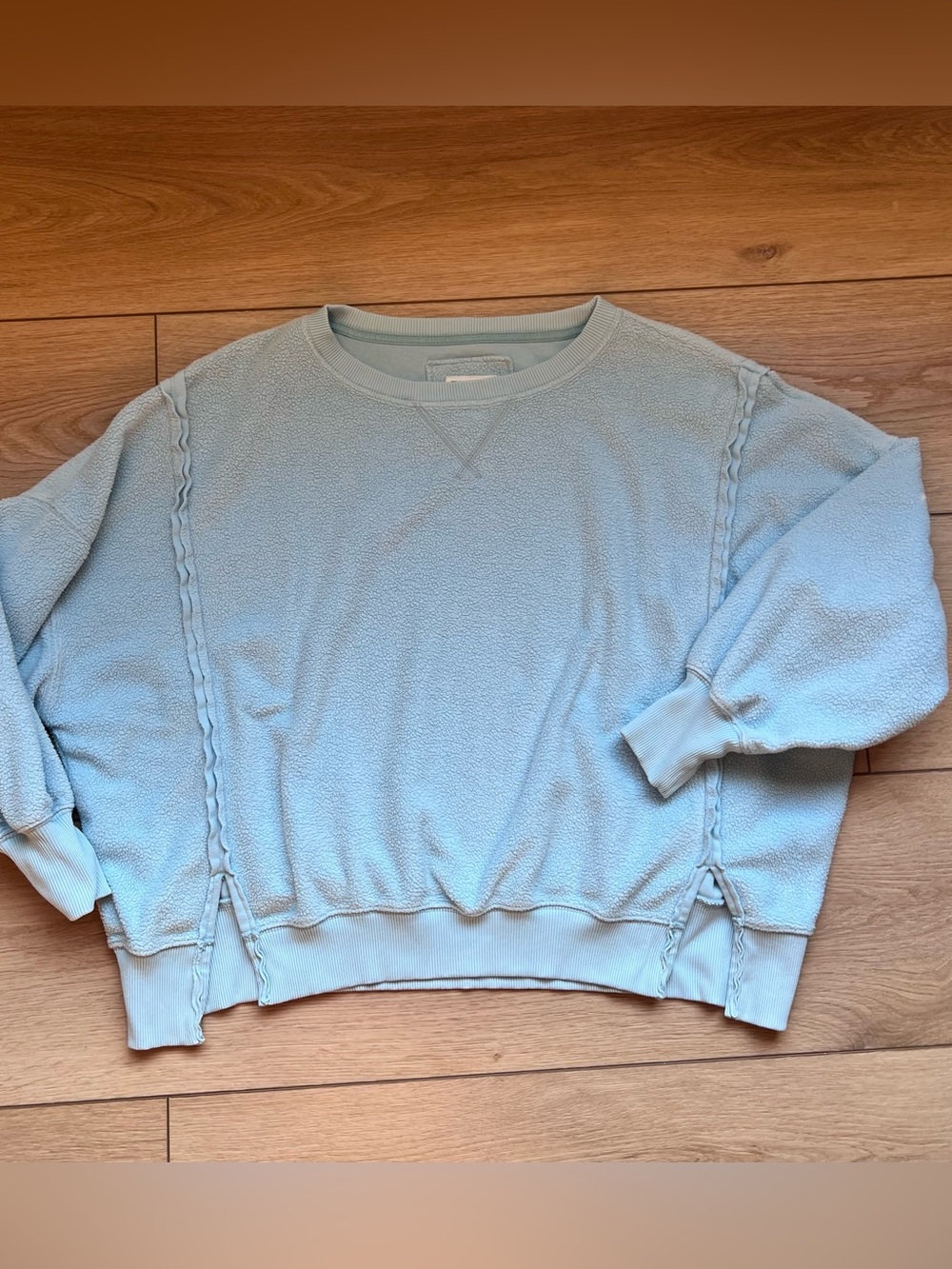 American eagle oversized crew size small